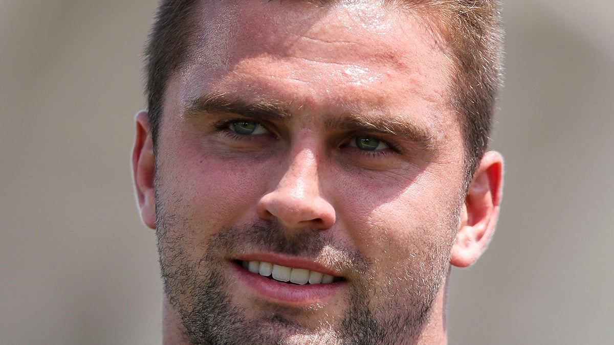 Sam Hubbard Headshot