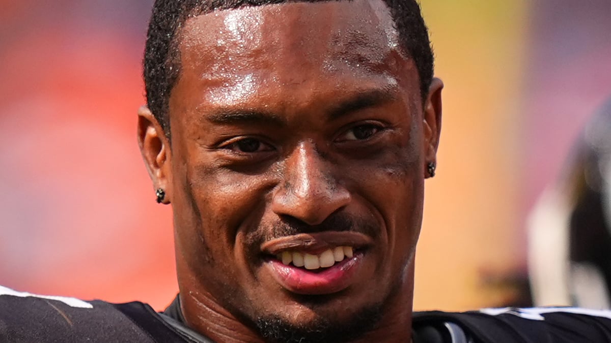 DeShon Elliott Headshot