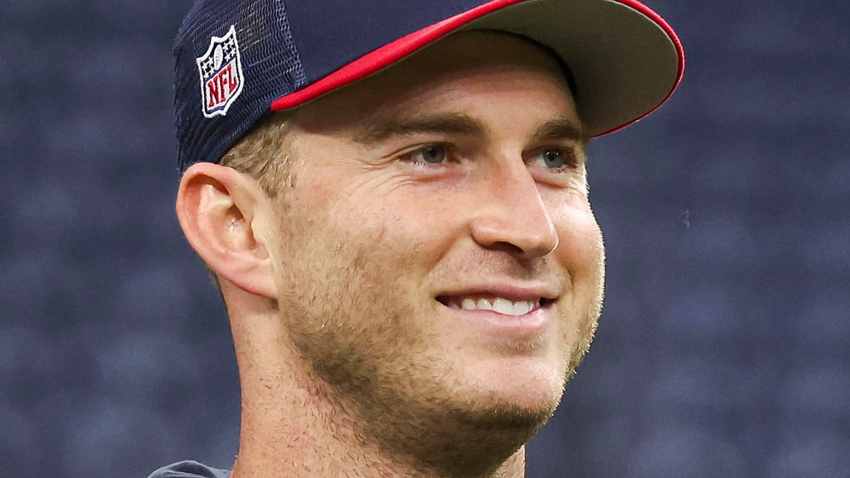 Davis Mills Headshot