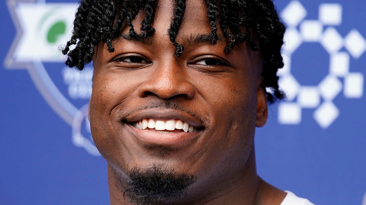 Azeez Ojulari Headshot